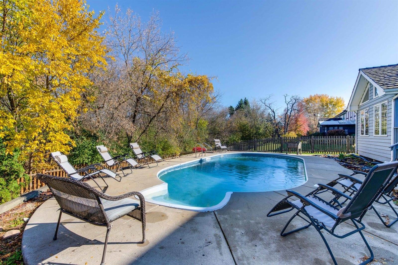 4044 Kenwood Ave., Gurnee, IL 60031