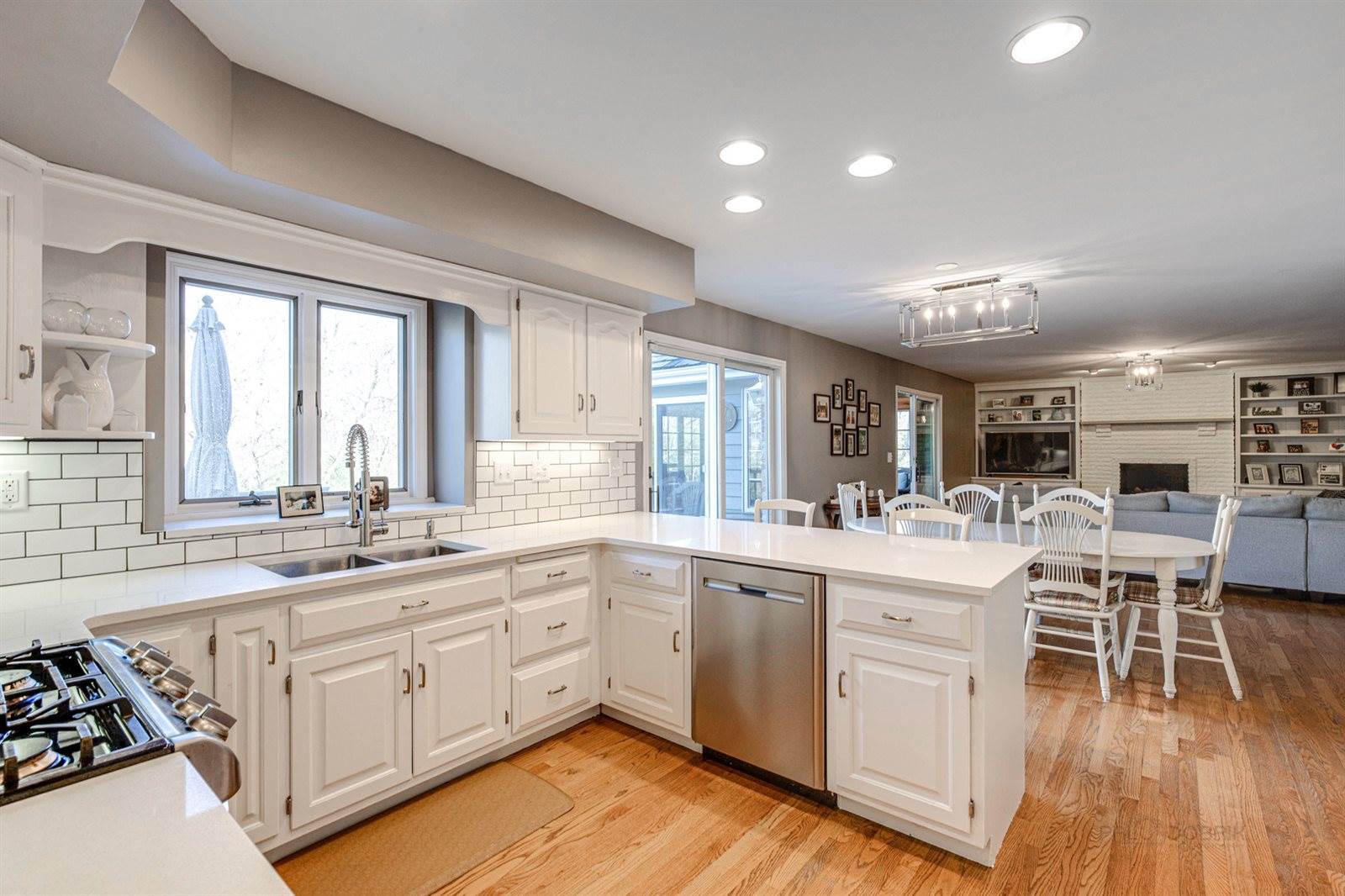 4044 Kenwood Ave., Gurnee, IL 60031