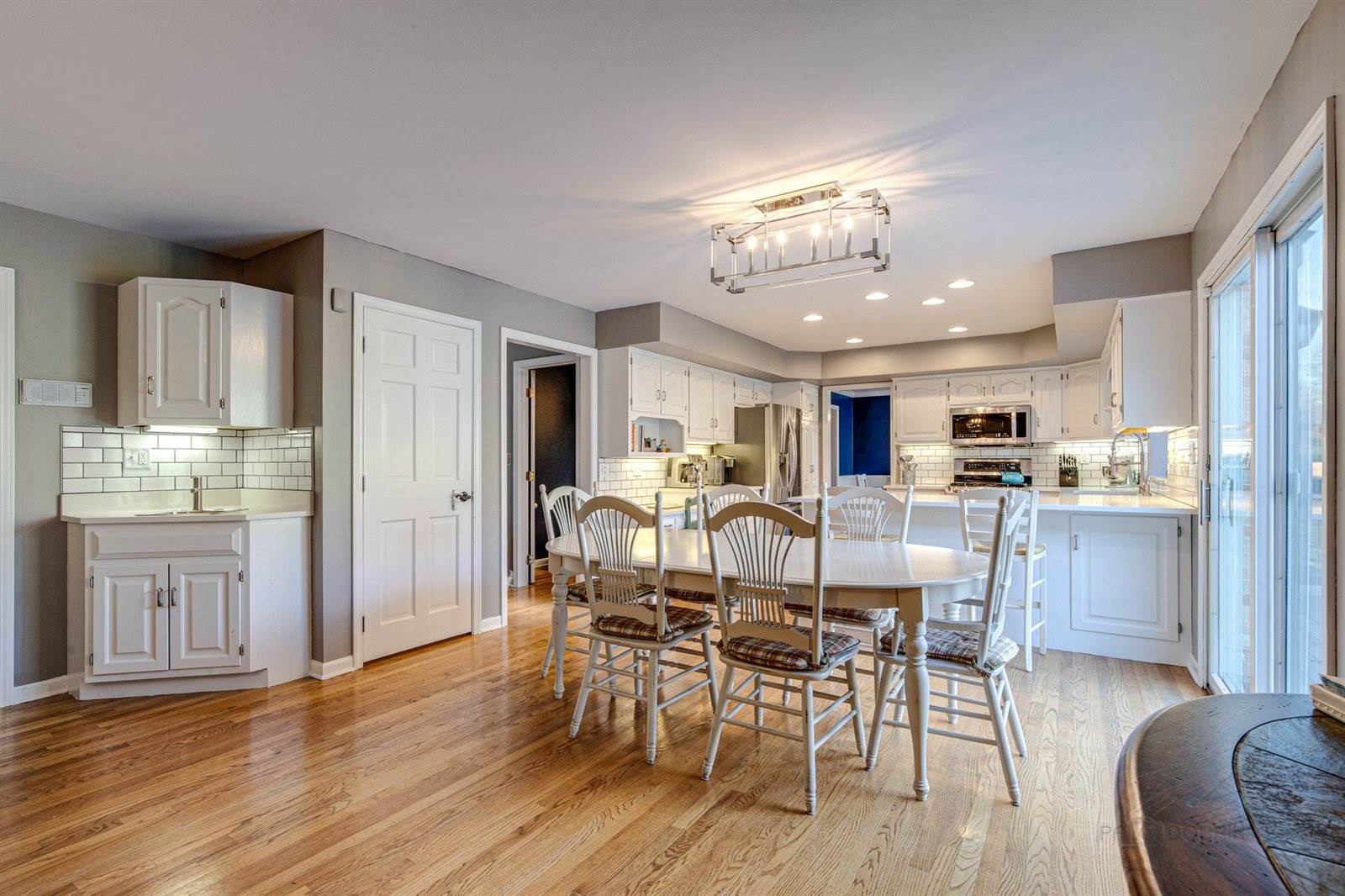 4044 Kenwood Ave., Gurnee, IL 60031