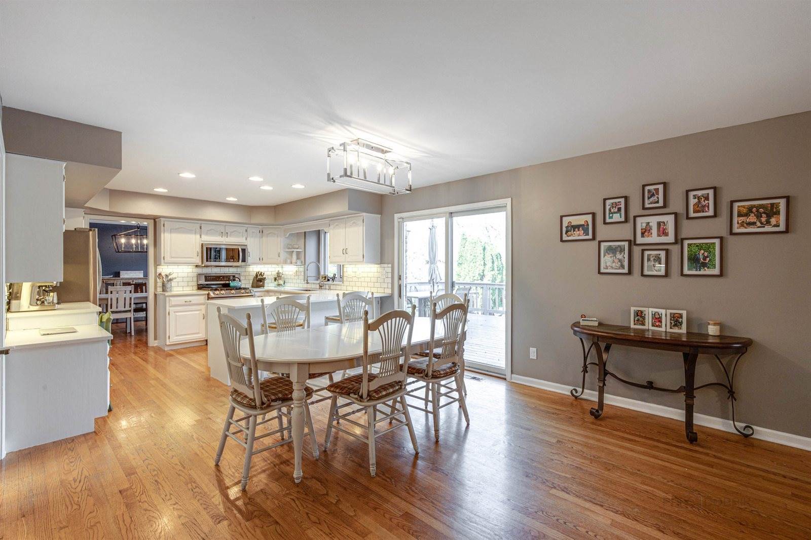 4044 Kenwood Ave., Gurnee, IL 60031