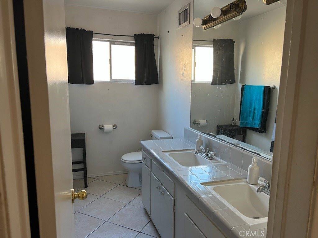 7748 Coldwater Canyon Avenue, North Hollywood, CA 91605