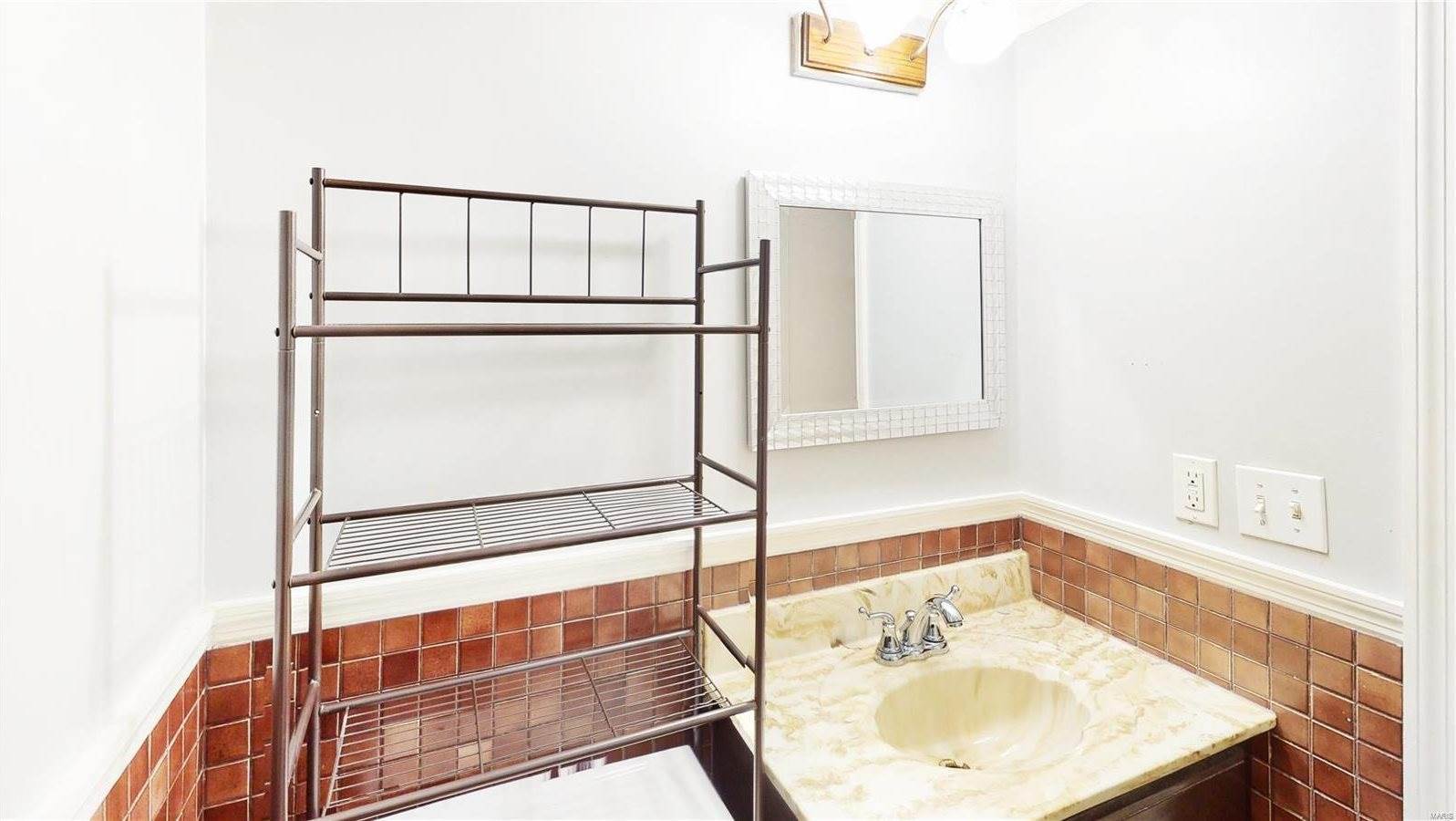 4361 Chateau De Ville Drive, Saint Louis, MO 63129