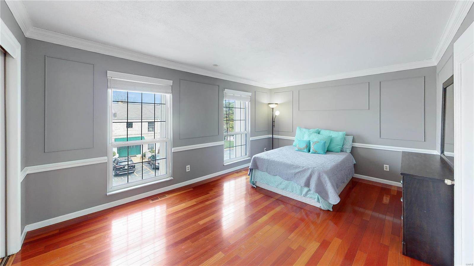 4361 Chateau De Ville Drive, Saint Louis, MO 63129