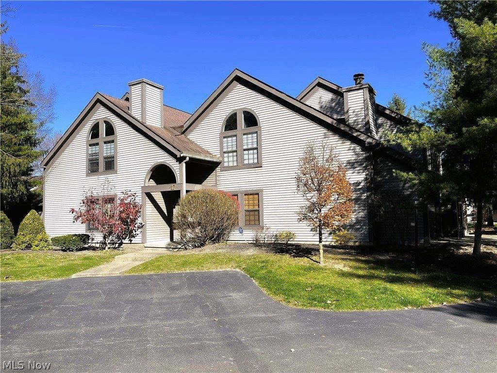 1263 Red Tail Hawk Court, Youngstown, OH 44512