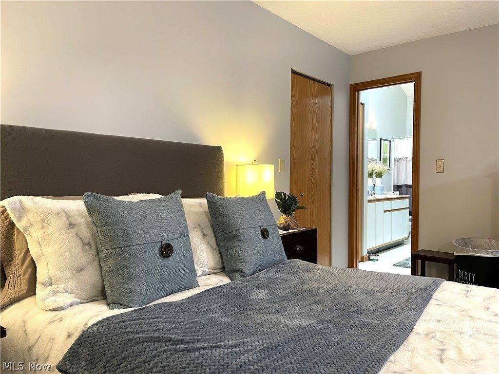 1263 Red Tail Hawk Court, Youngstown, OH 44512