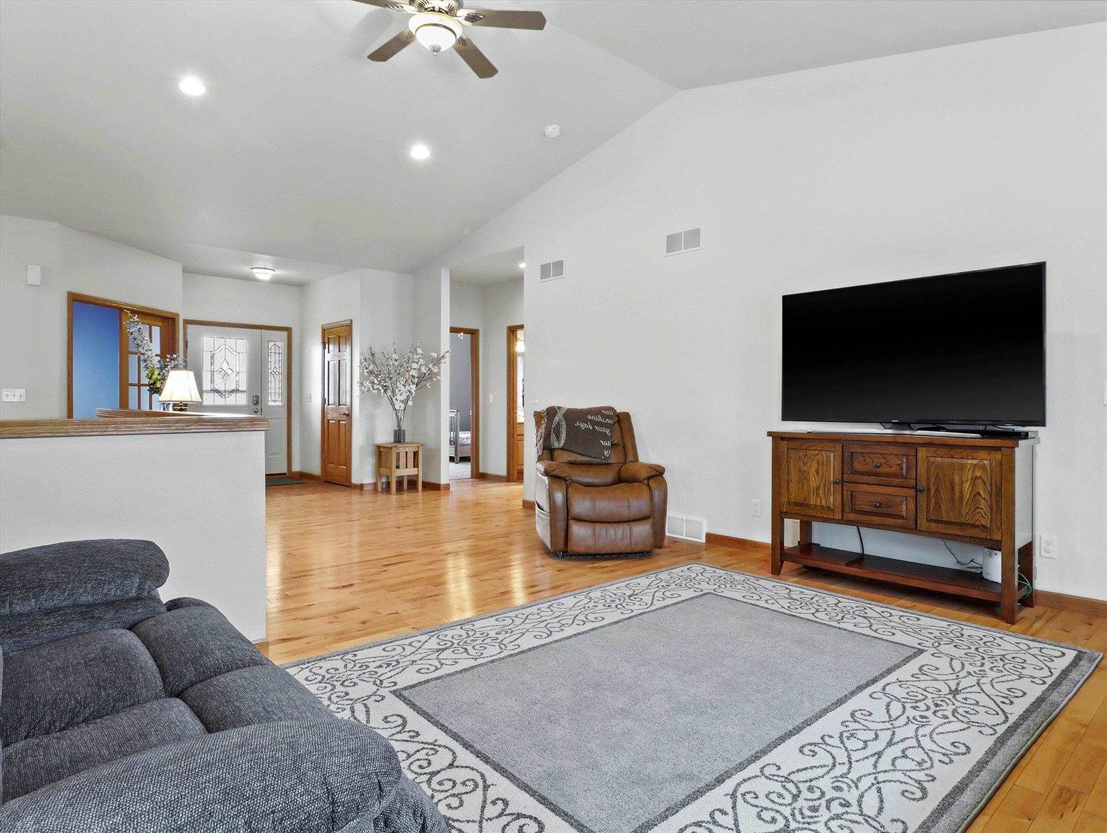 2829 Clover Ln, Bristol, WI 53590