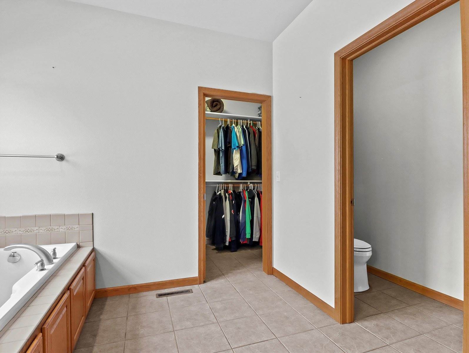 2829 Clover Ln, Bristol, WI 53590