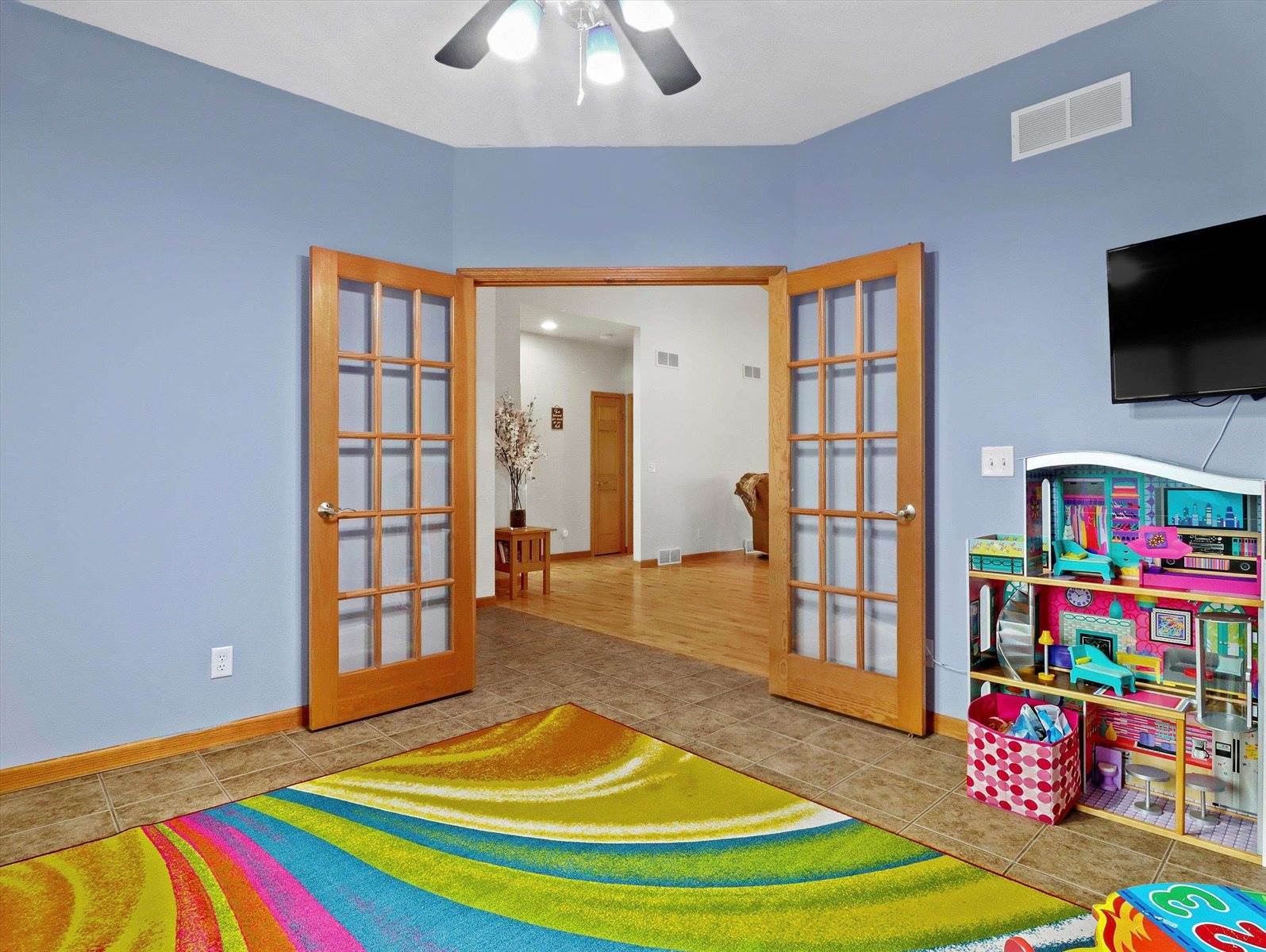 2829 Clover Ln, Bristol, WI 53590