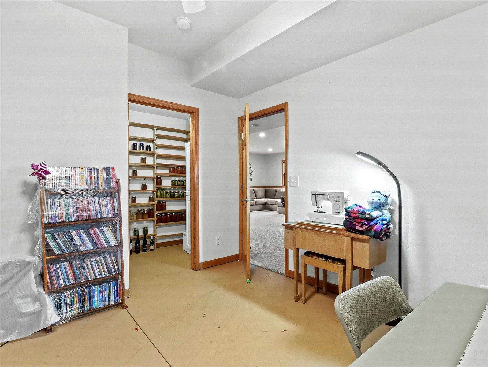 2829 Clover Ln, Bristol, WI 53590