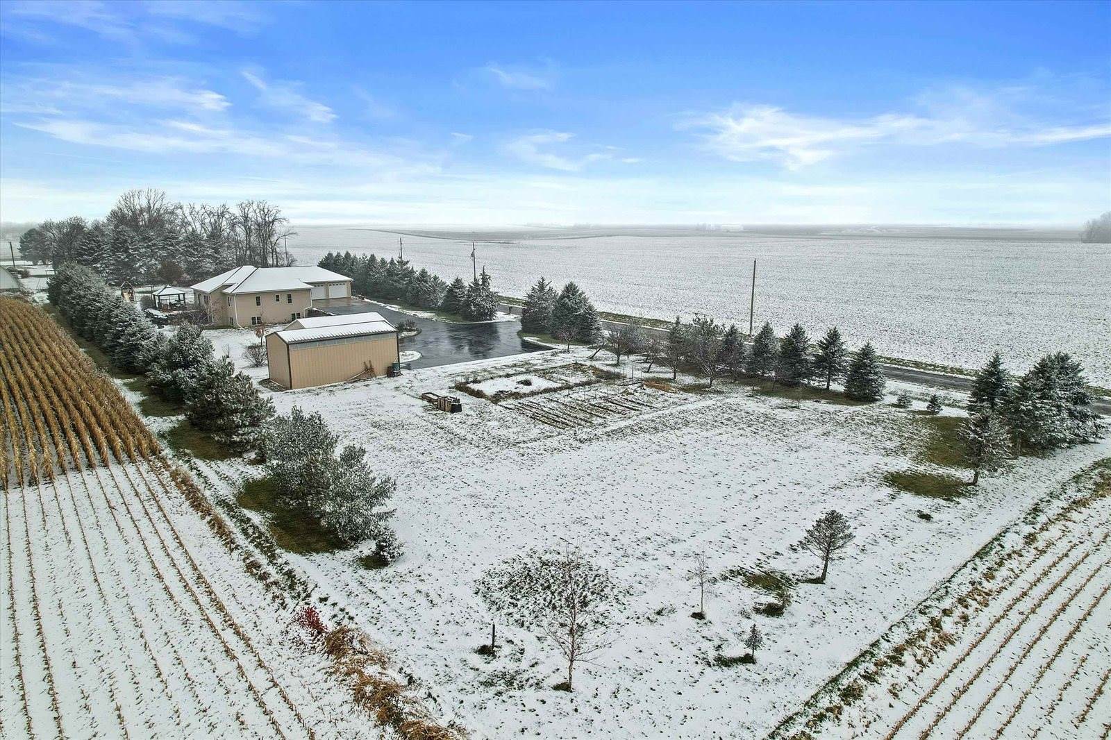 2829 Clover Ln, Bristol, WI 53590