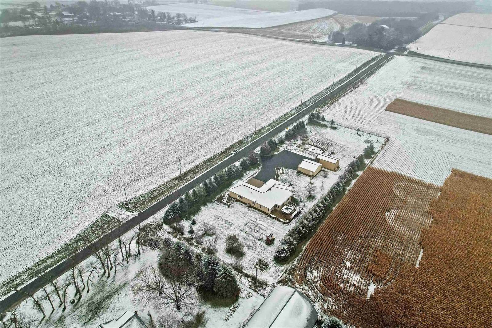 2829 Clover Ln, Bristol, WI 53590