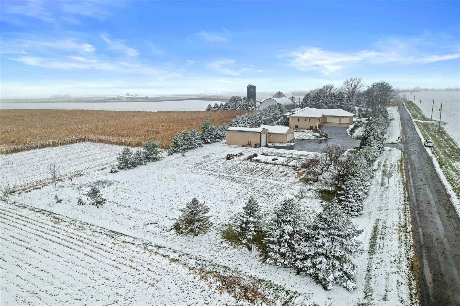 2829 Clover Ln, Bristol, WI 53590