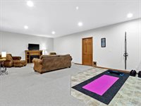 2829 Clover Ln, Bristol, WI 53590