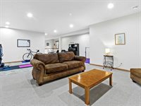 2829 Clover Ln, Bristol, WI 53590