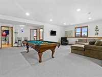 2829 Clover Ln, Bristol, WI 53590