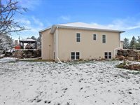 2829 Clover Ln, Bristol, WI 53590