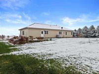 2829 Clover Ln, Bristol, WI 53590