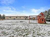 2829 Clover Ln, Bristol, WI 53590