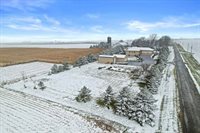 2829 Clover Ln, Bristol, WI 53590