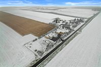 2829 Clover Ln, Bristol, WI 53590