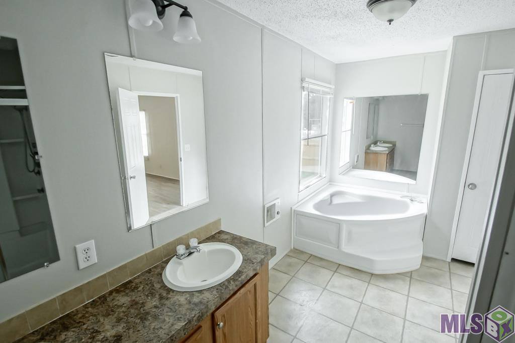 18223 La Hwy 16, Port Vincent, LA 70726