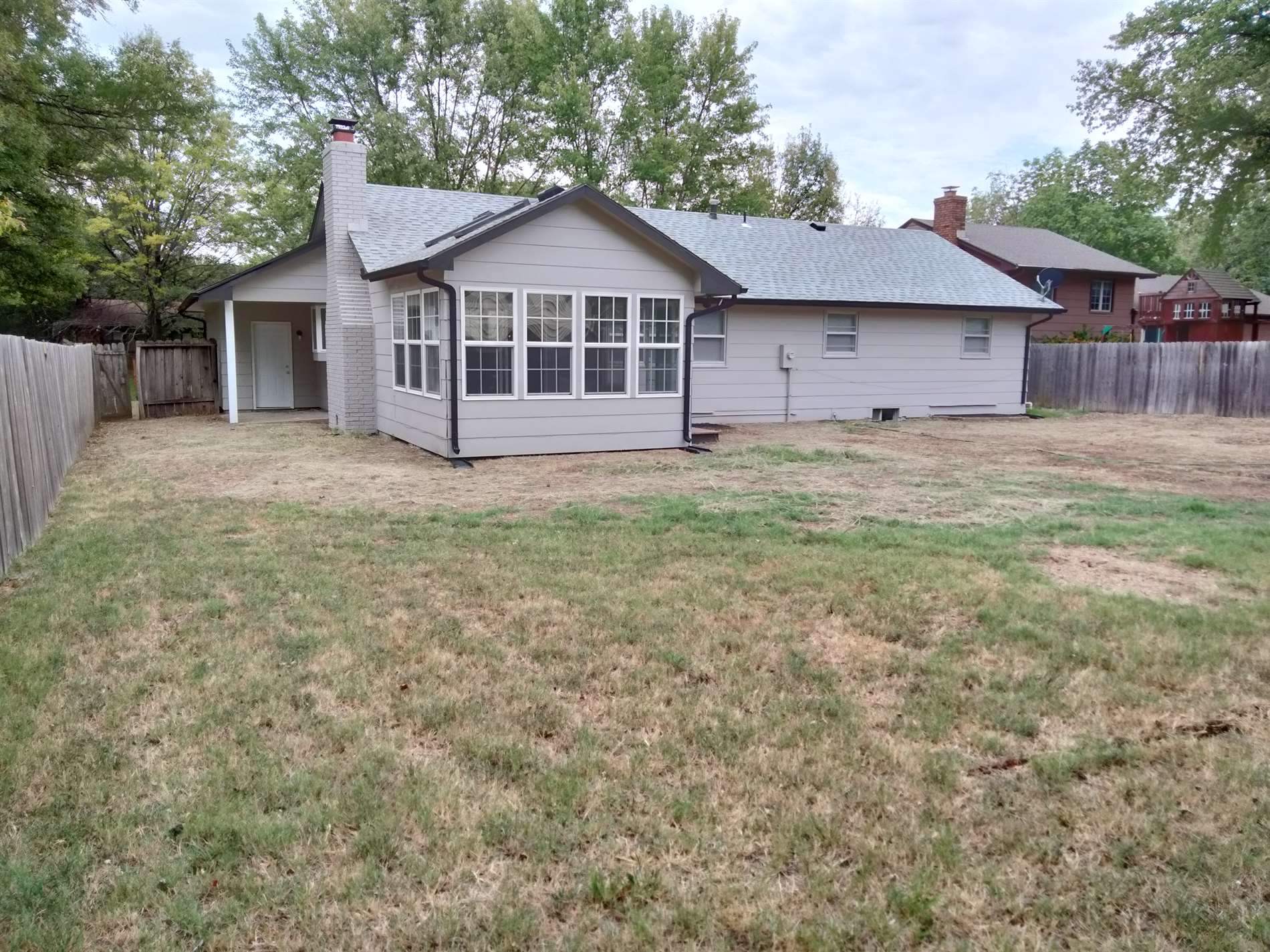 1600 E Carolyn St, Derby, KS 67037