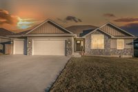 3334 SW 43rd St, Topeka, KS 66610