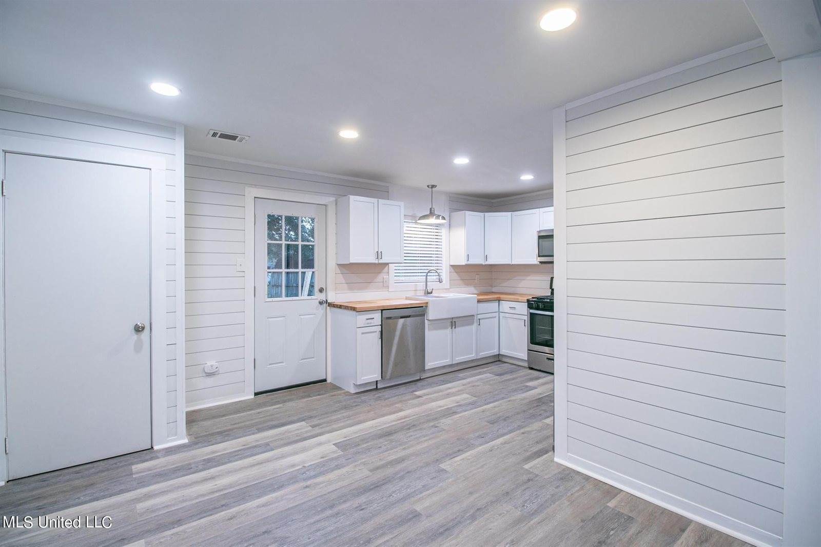 12256 Evelyn Avenue, Biloxi, MS 39532