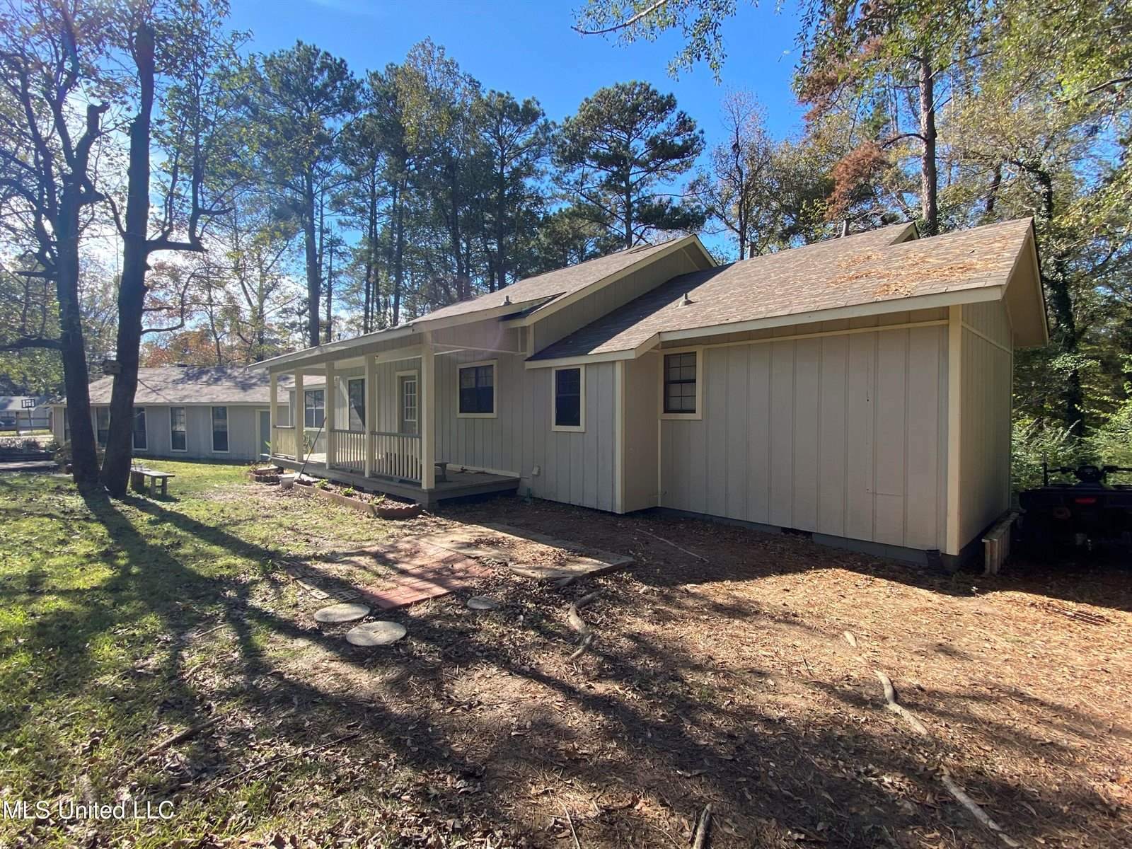 412 Pine Ridge Road, Florence, MS 39073