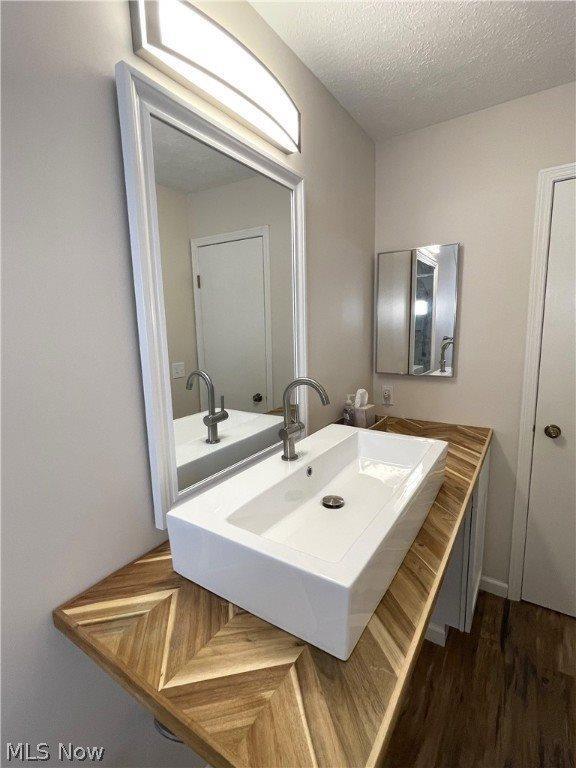 7492 Huntington Drive, Youngstown, OH 44512