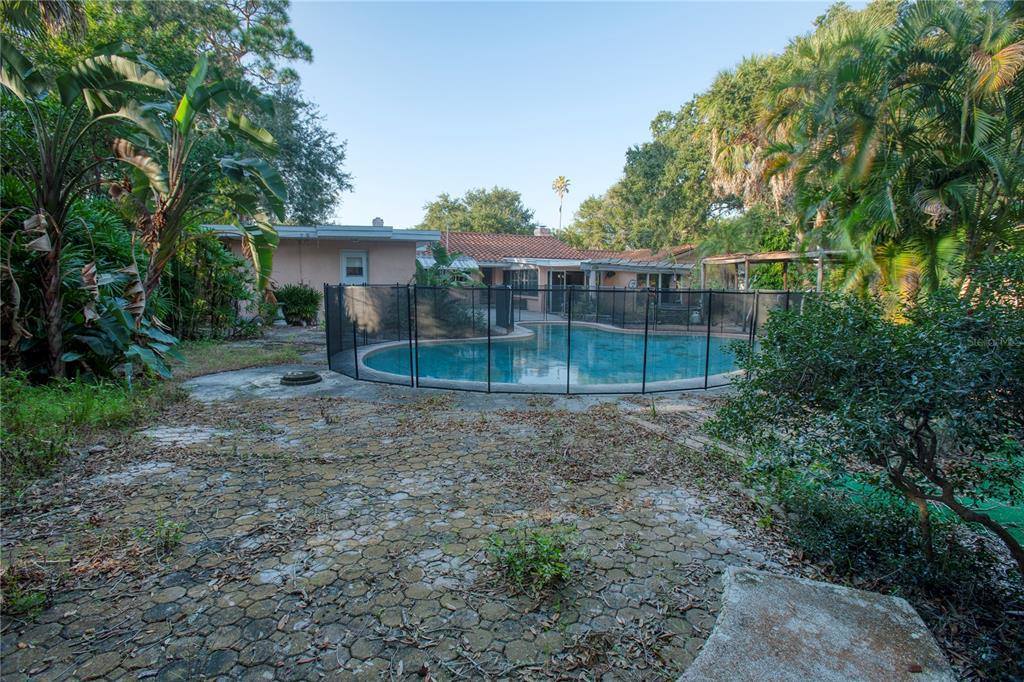 1611 Country Club Road North, Saint Petersburg, FL 33710