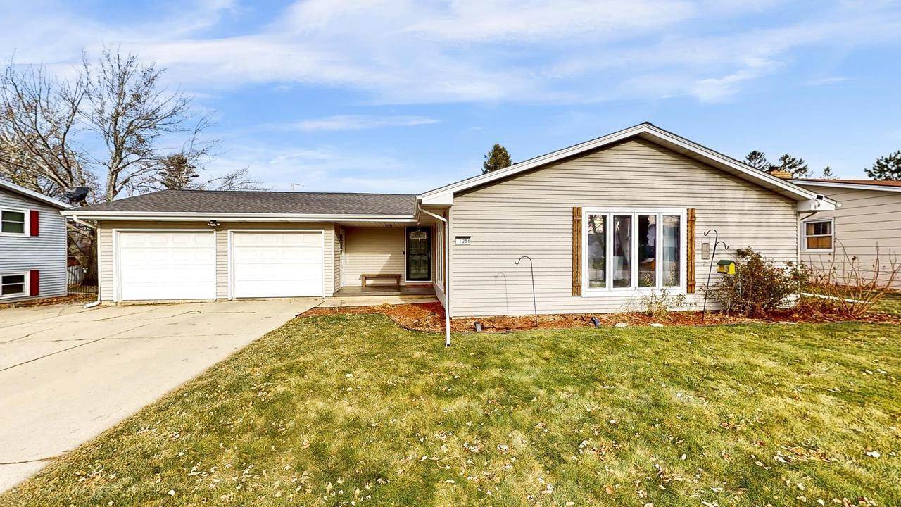 1284 Echo Lane, Green Bay, WI 54304