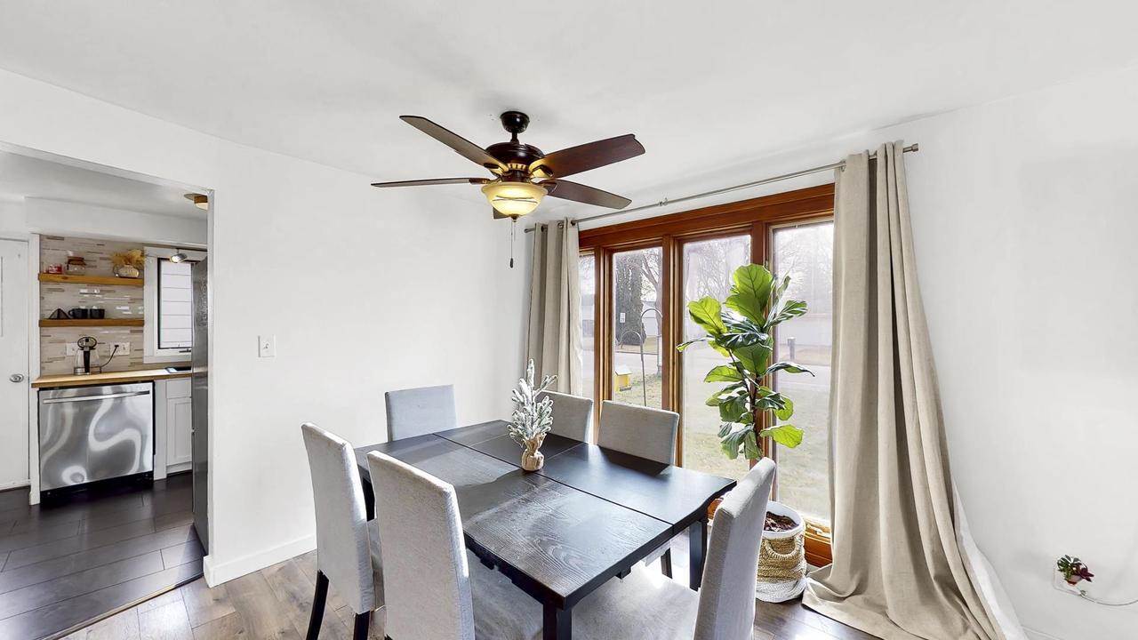 1284 Echo Lane, Green Bay, WI 54304