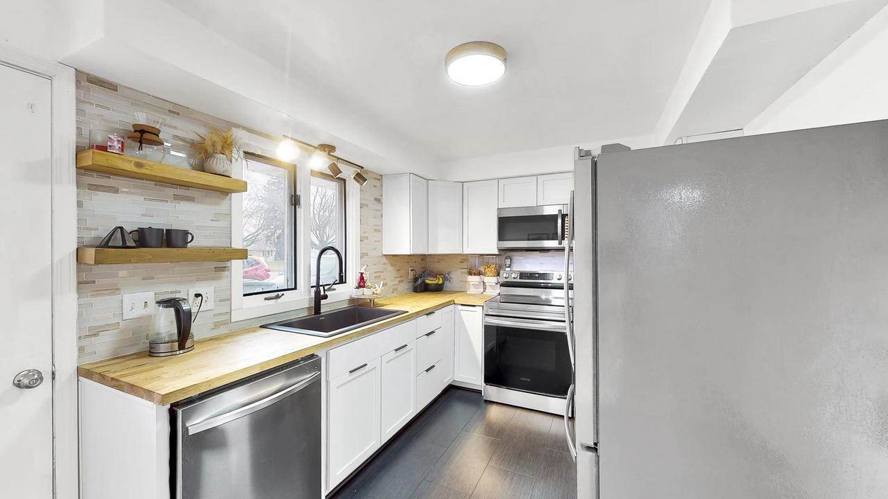 1284 Echo Lane, Green Bay, WI 54304