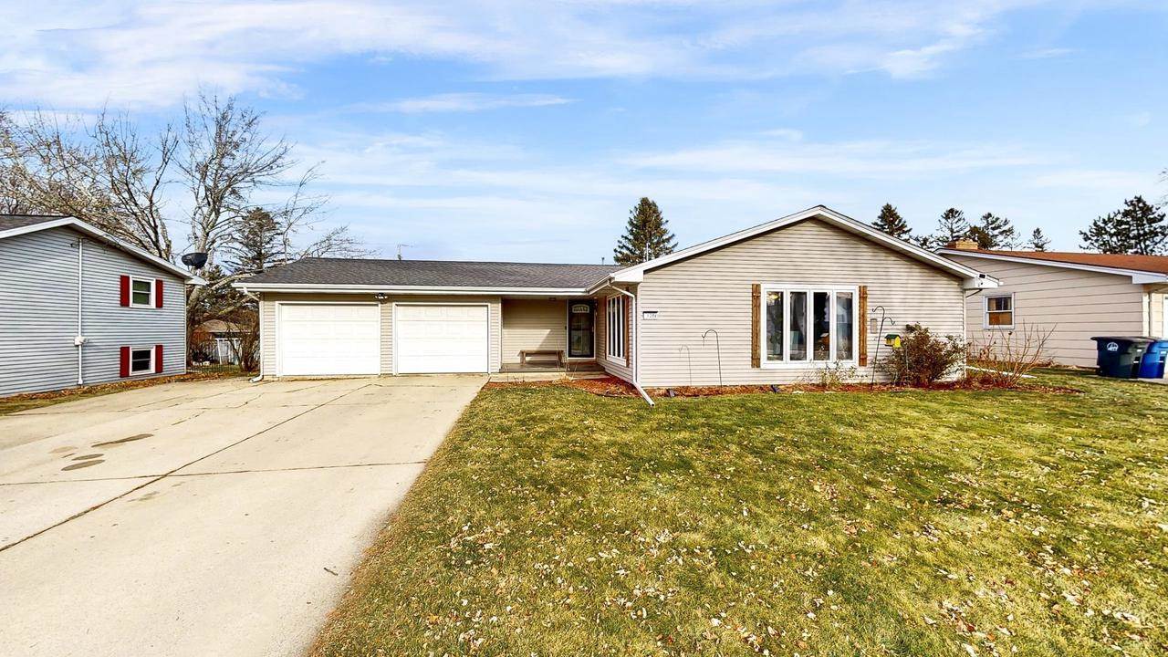 1284 Echo Lane, Green Bay, WI 54304