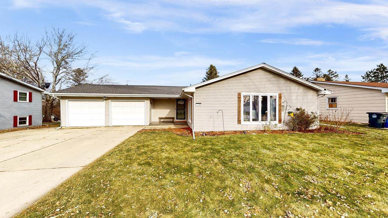 1284 Echo Lane, Green Bay, WI 54304