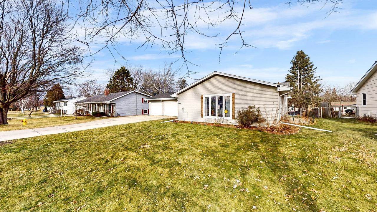 1284 Echo Lane, Green Bay, WI 54304
