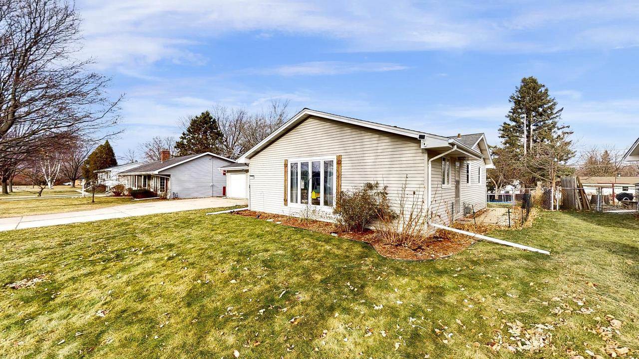 1284 Echo Lane, Green Bay, WI 54304