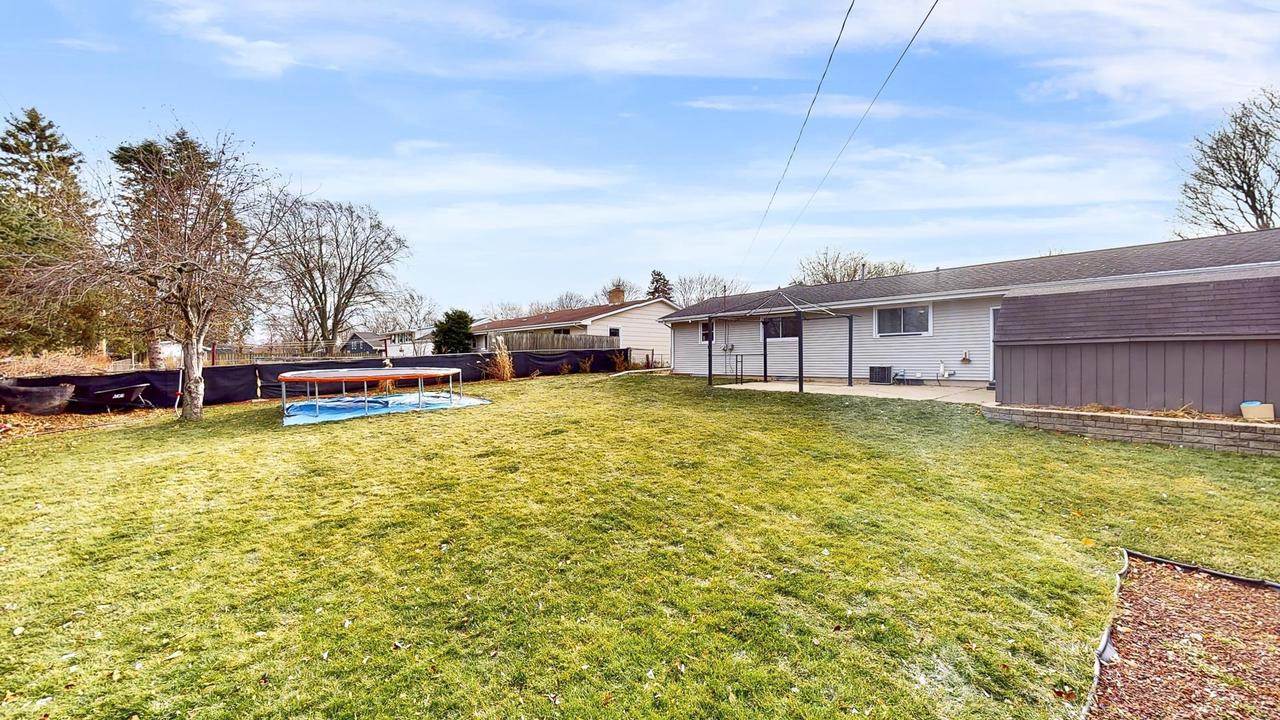 1284 Echo Lane, Green Bay, WI 54304