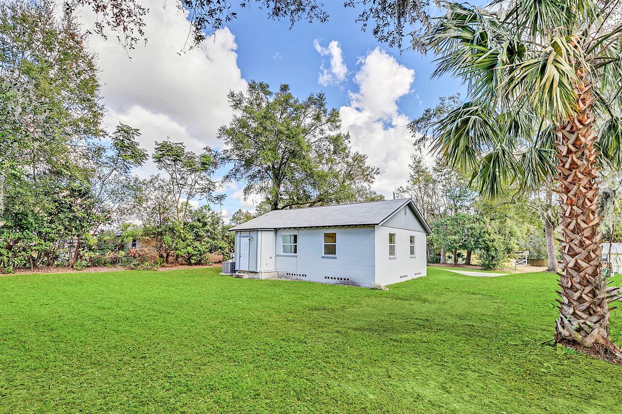 812 S Thompson Ave, Deland, FL 32720