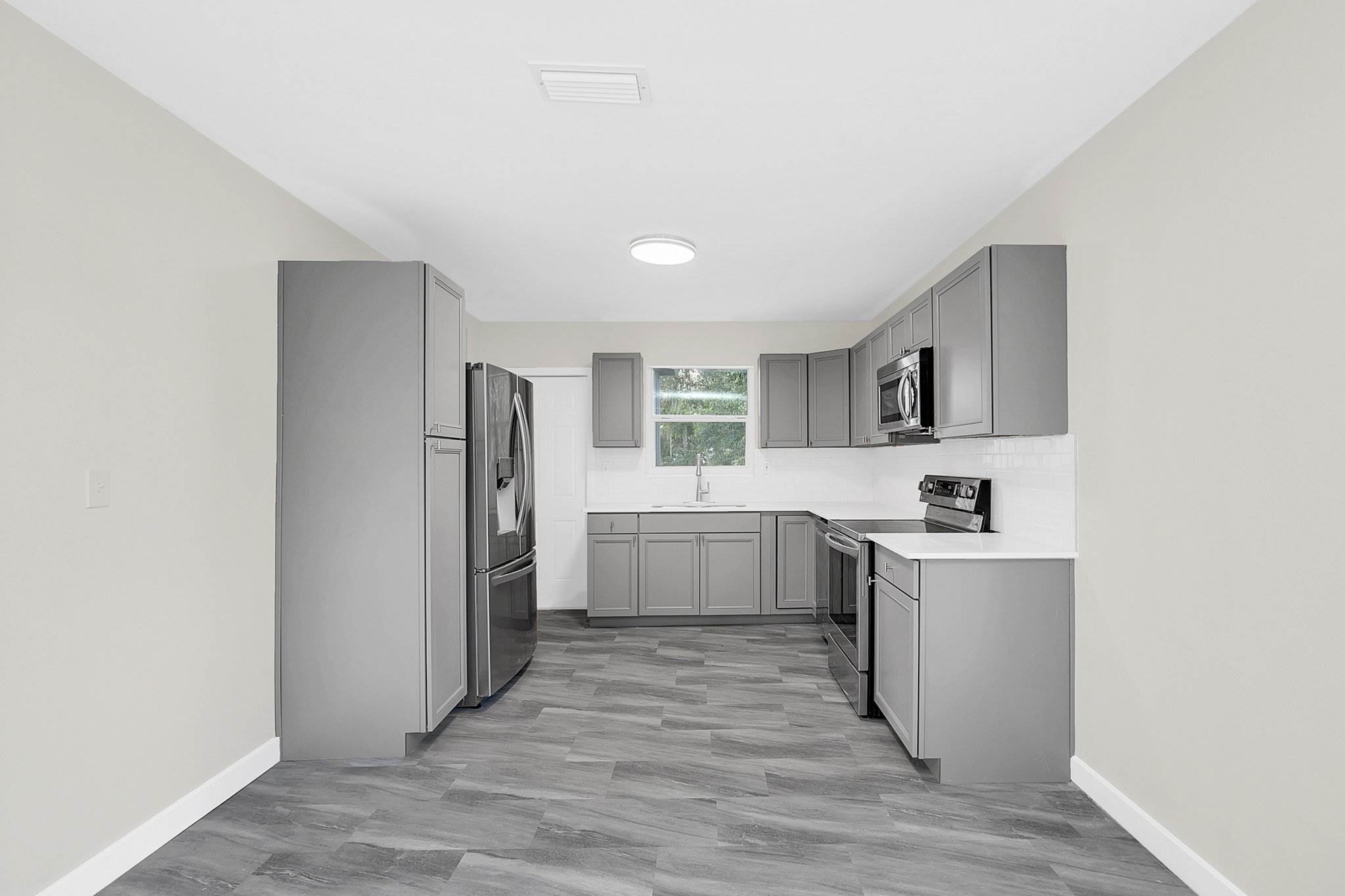 812 S Thompson Ave, Deland, FL 32720