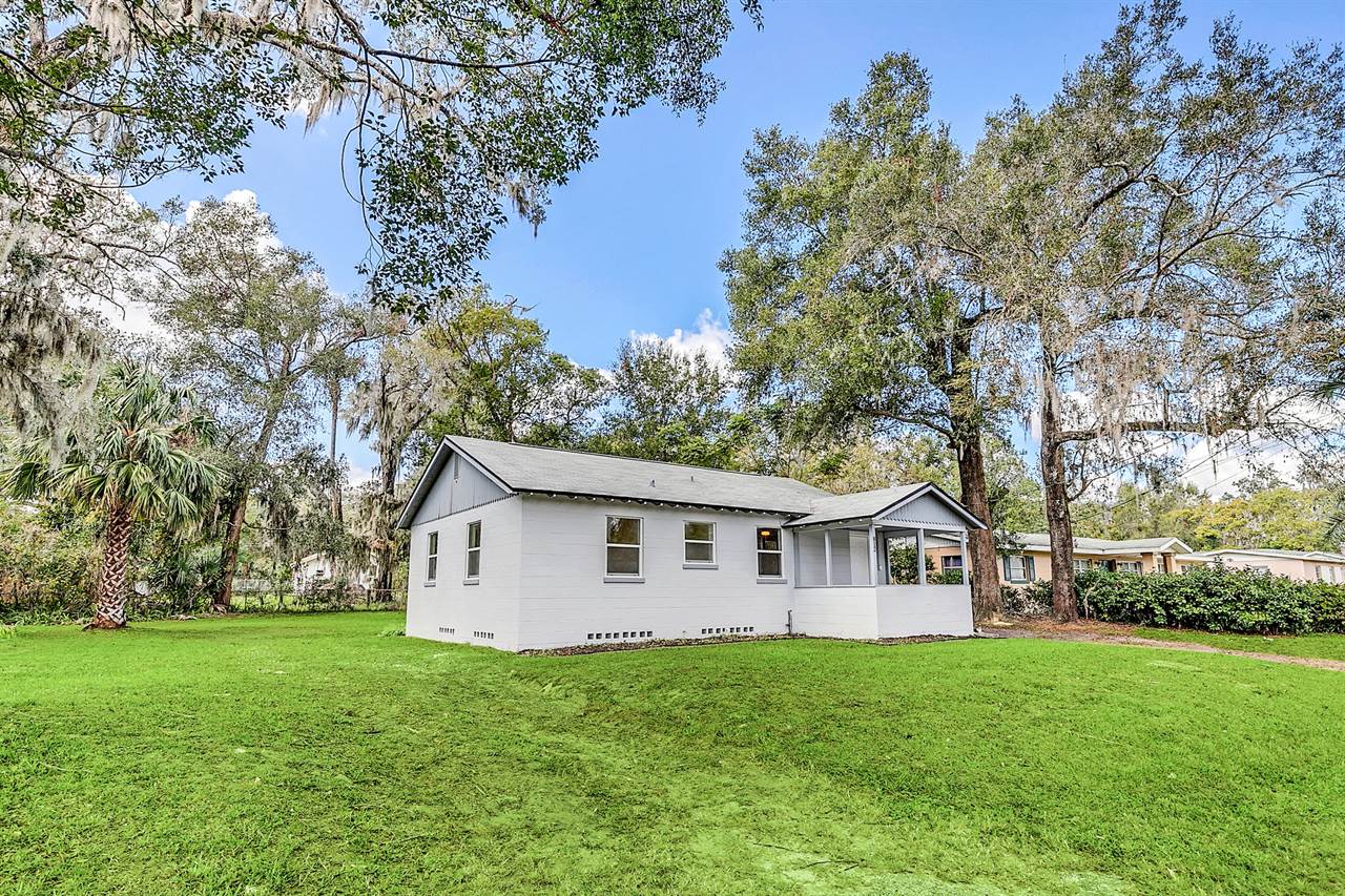 812 S Thompson Ave, Deland, FL 32720