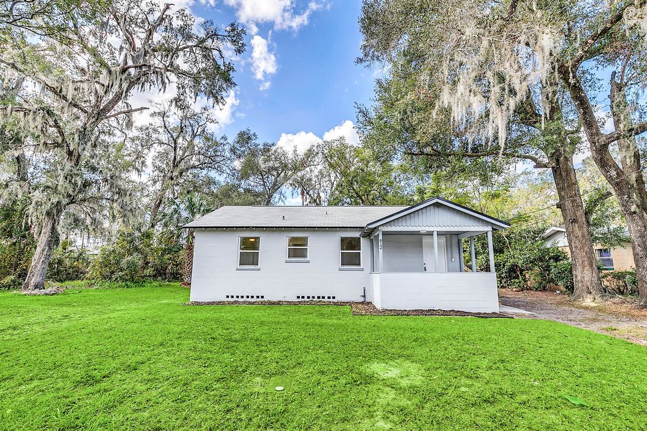 812 S Thompson Ave, Deland, FL 32720