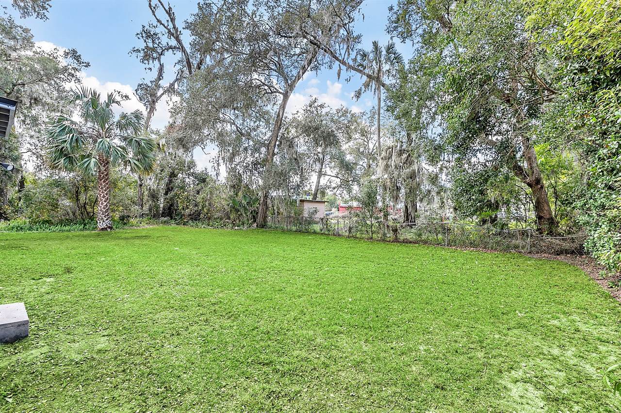 812 S Thompson Ave, Deland, FL 32720