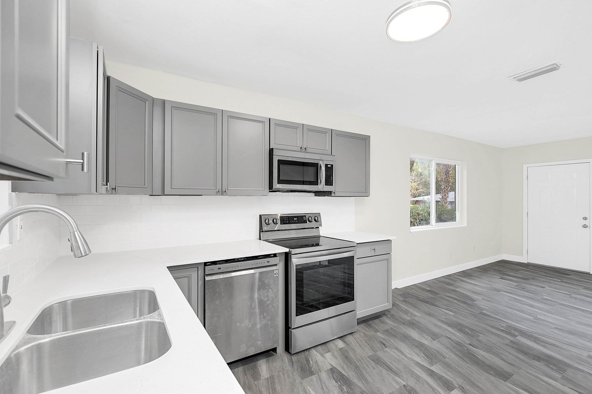 812 S Thompson Ave, Deland, FL 32720