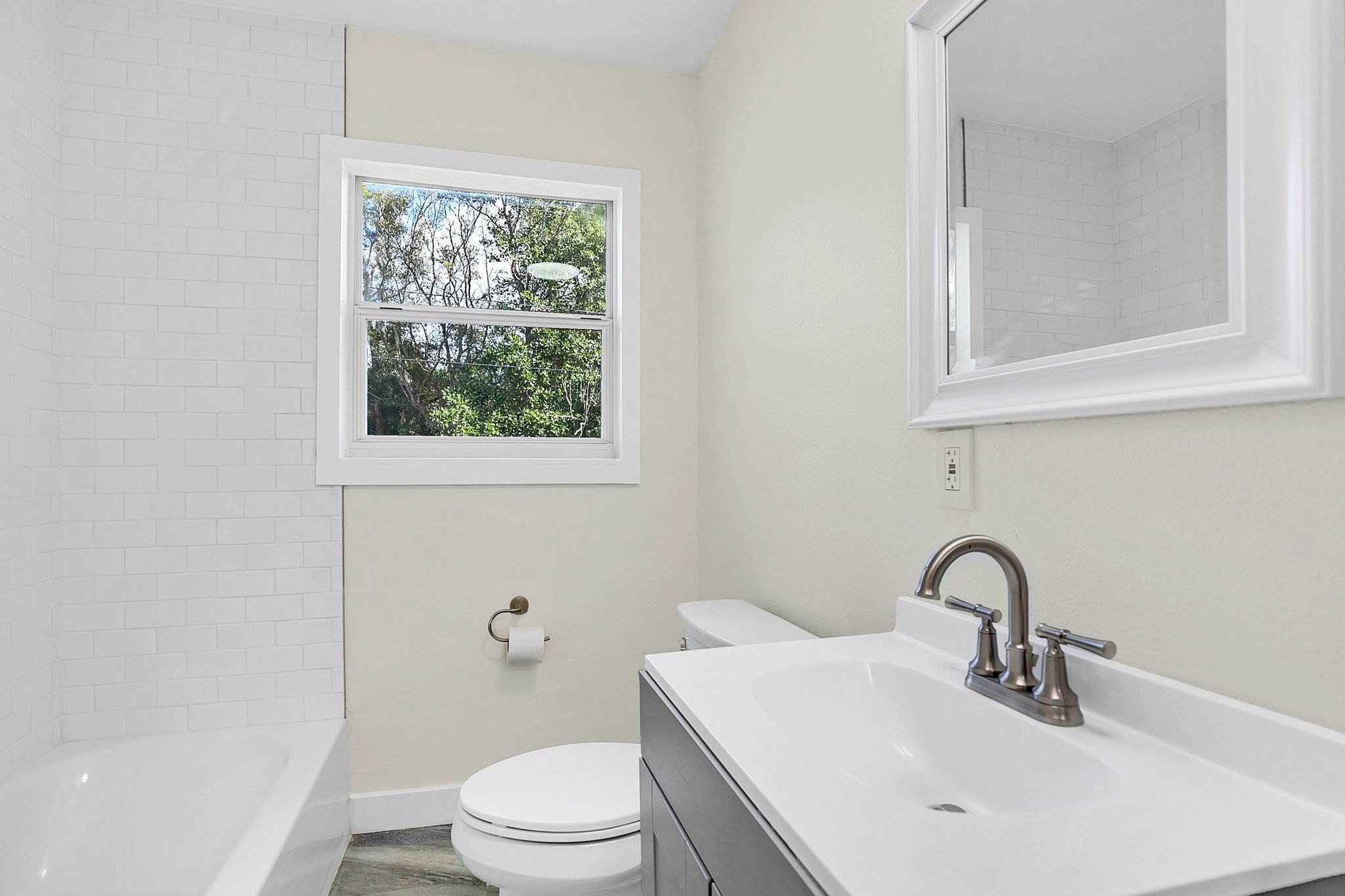 812 S Thompson Ave, Deland, FL 32720