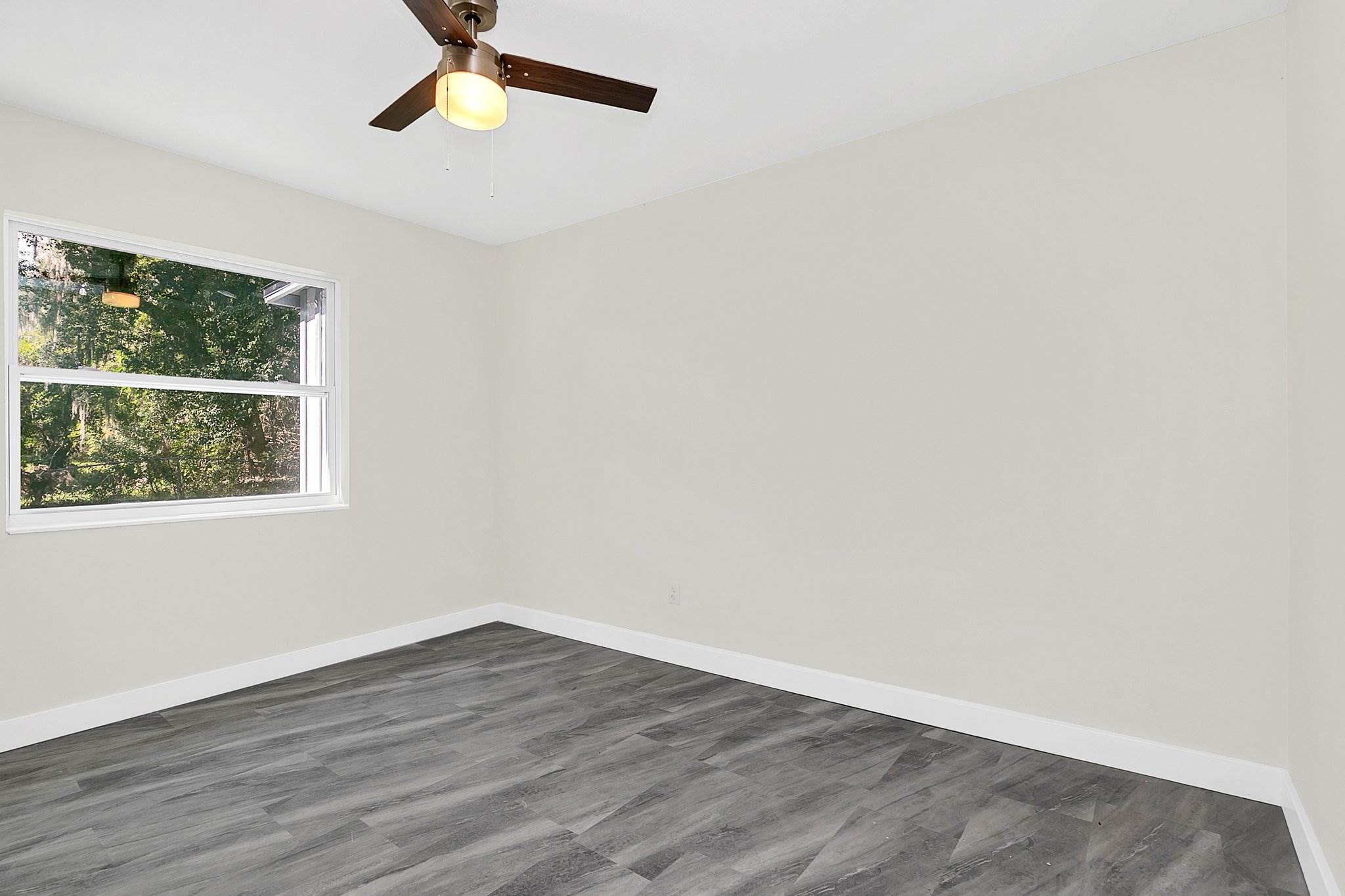 812 S Thompson Ave, Deland, FL 32720