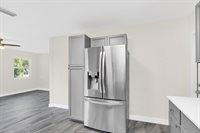 812 S Thompson Ave, Deland, FL 32720