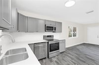 812 S Thompson Ave, Deland, FL 32720