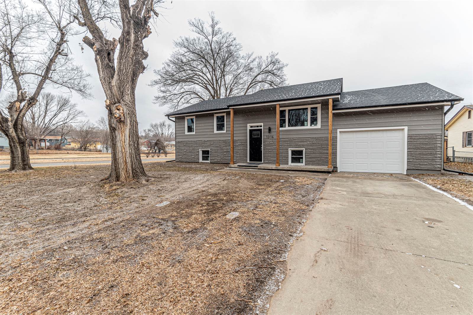 1314 Manley Circle, Junction City, KS 66441